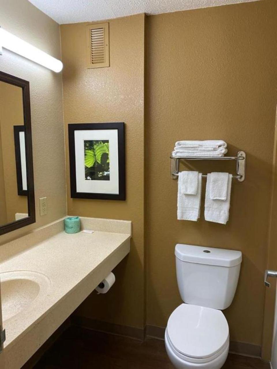 Suburban Studios Winston-Salem Near Hanes Mall Ngoại thất bức ảnh